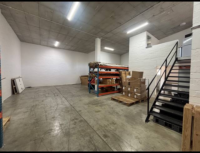 198M² WAREHOUSE TO LET IN FIRGROVE